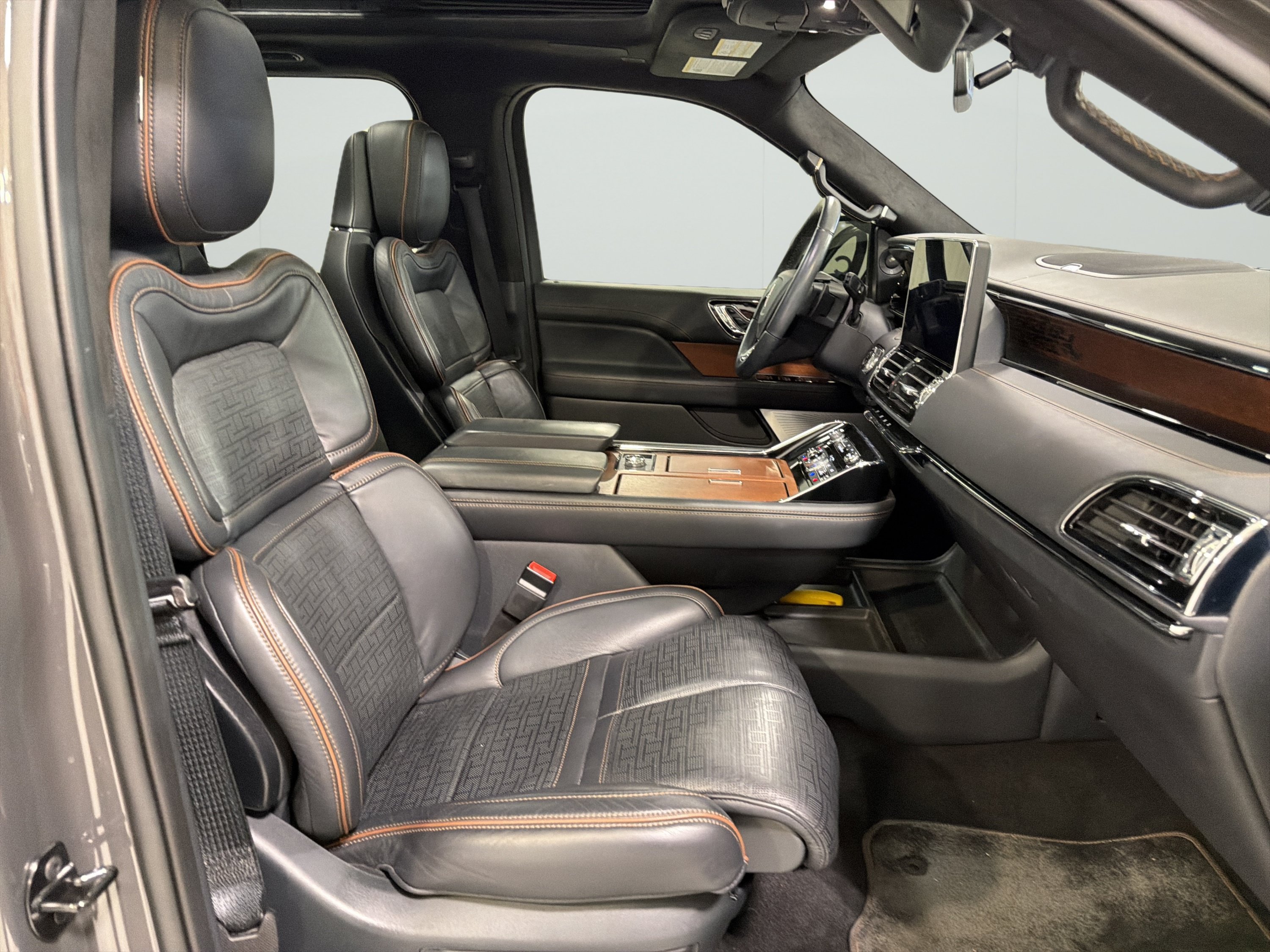 Used 2024 Lincoln Navigator L Black Label AWD/4WD image 15