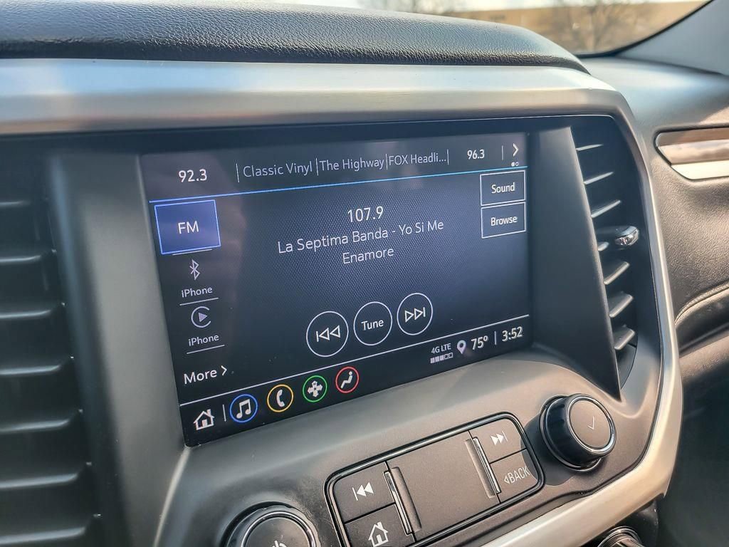 Used 2022 GMC Acadia SLE w/ Driver Convenience Package image 17