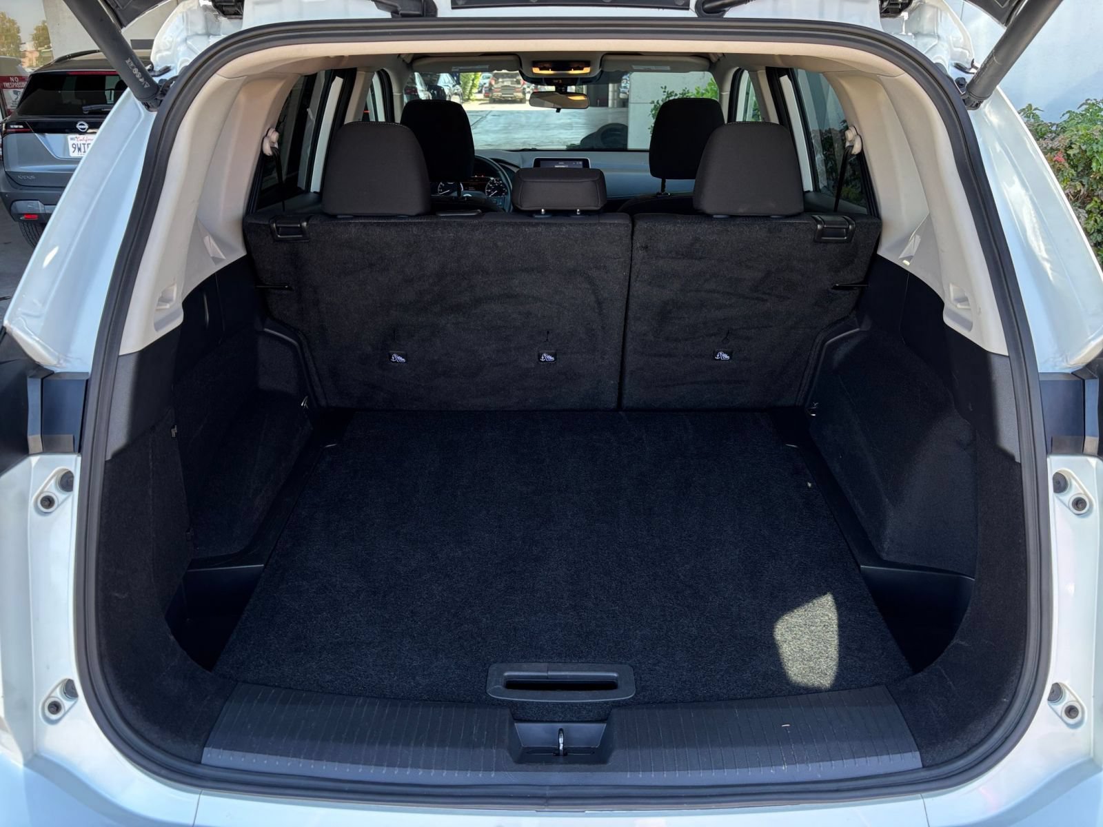 Used 2025 Nissan Rogue SV FWD image 32