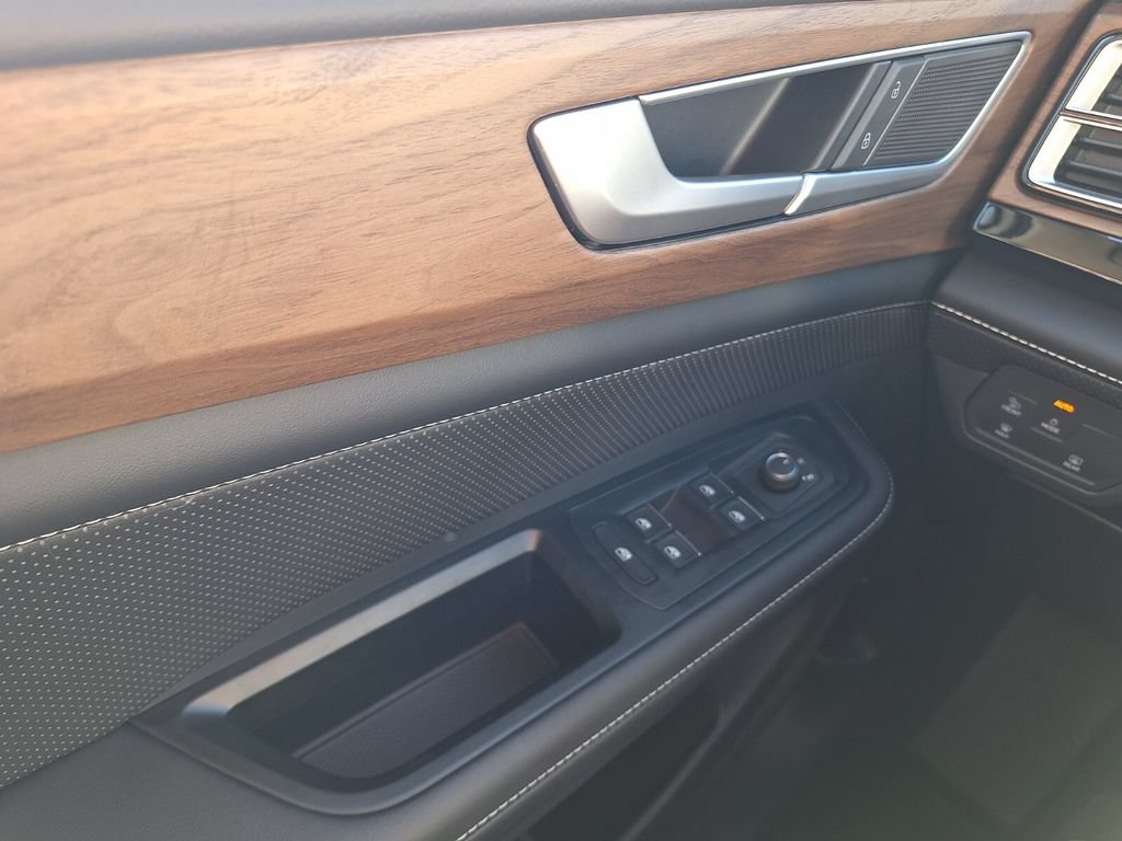 Used 2026 Volkswagen Atlas SE FWD image 18