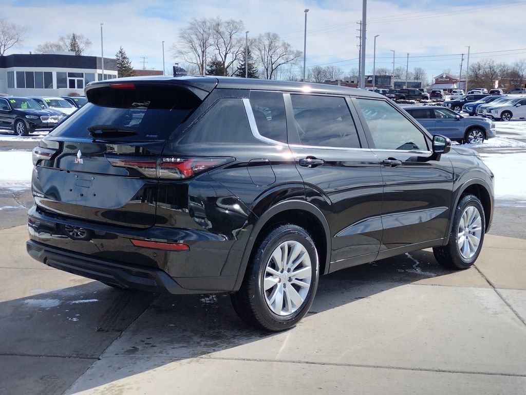 New 2026 Mitsubishi Outlander ES image 15