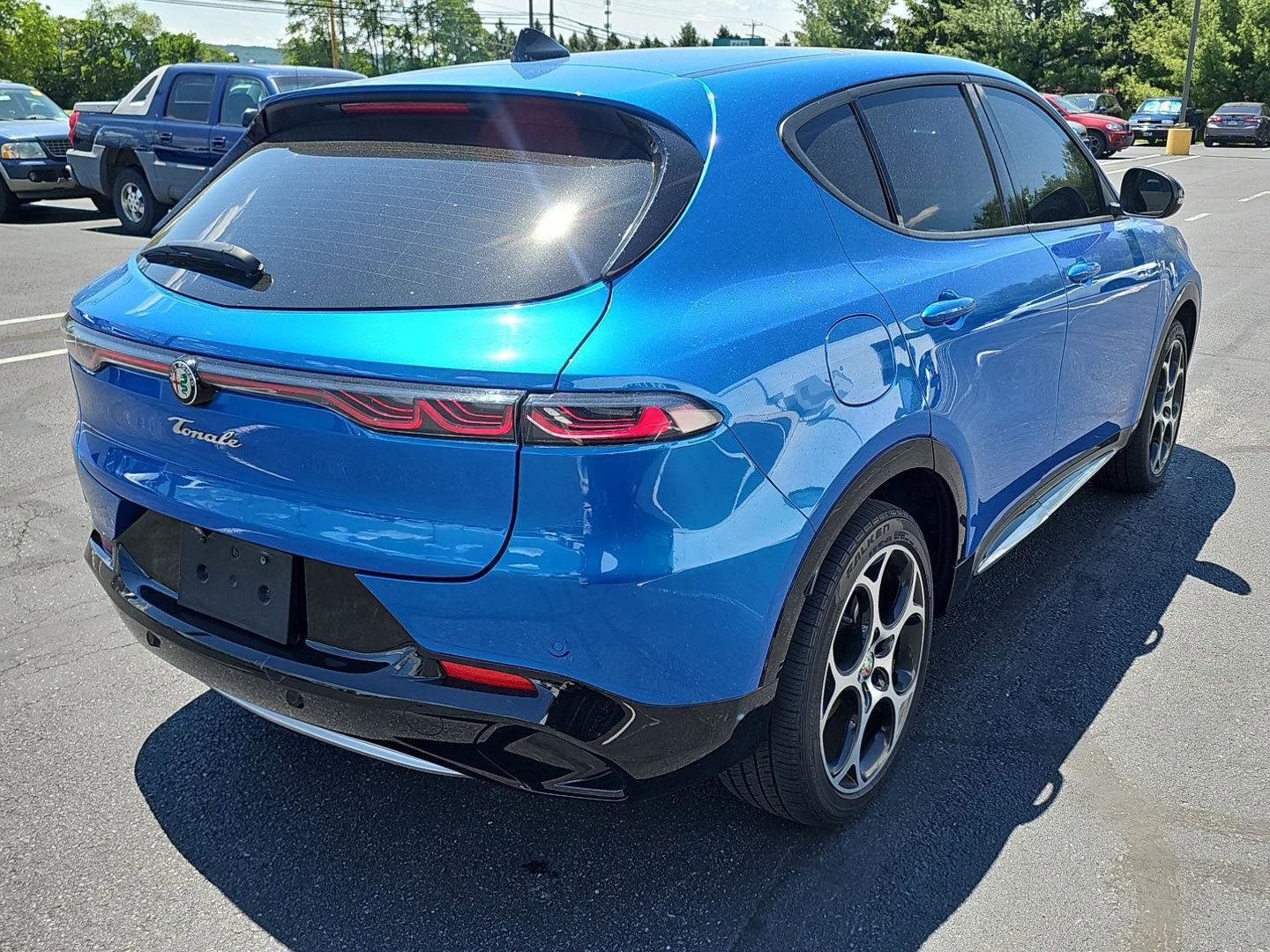 Used 2024 Alfa Romeo Tonale Ti w/ Premium Interior Package AWD/4WD image 2