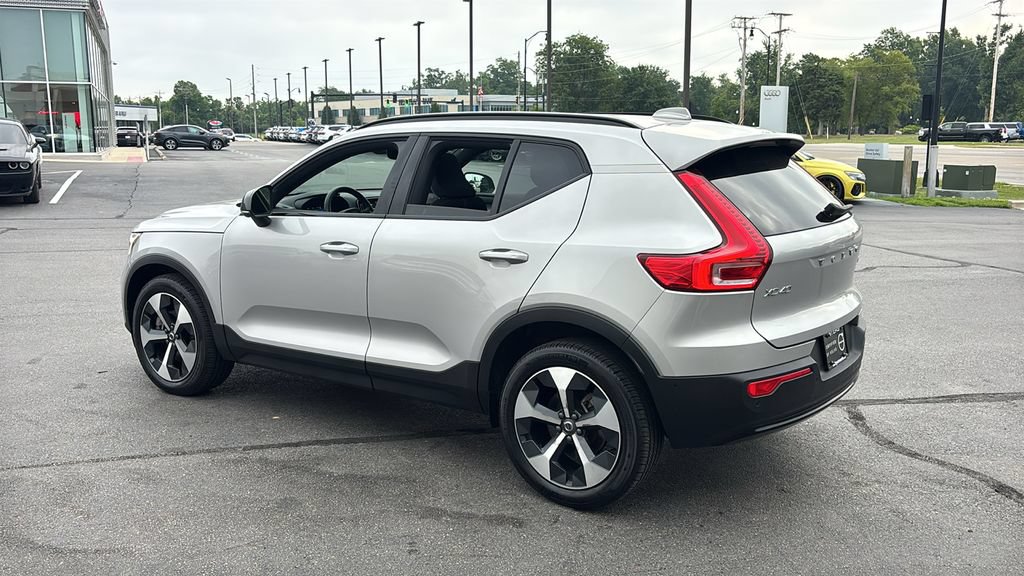 Certified 2025 Volvo XC40 B5 Plus AWD/4WD image 4