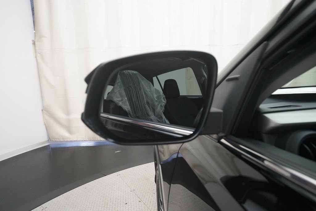 Used 2018 Toyota RAV4 XLE AWD/4WD image 21
