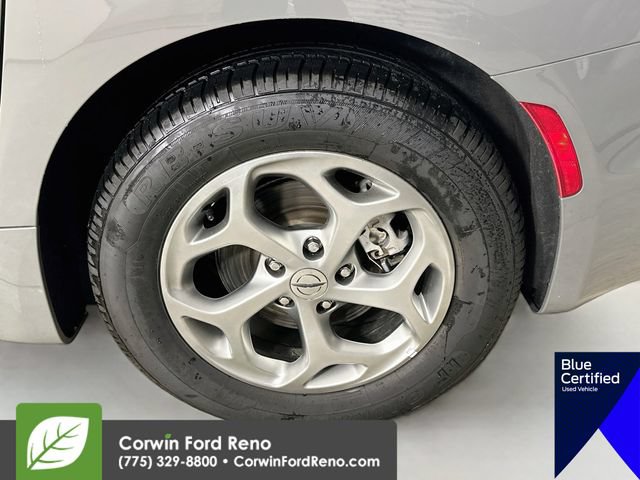 Used 2023 Chrysler Pacifica Limited FWD image 36