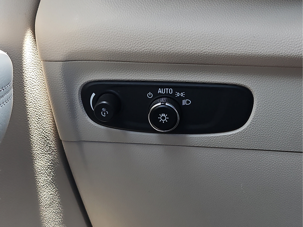 Used 2023 Buick Envision Essence AWD/4WD image 15