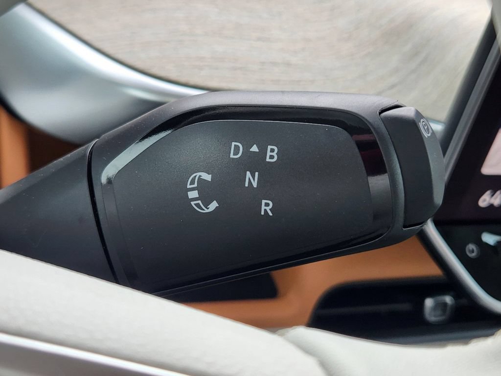 New 2025 Volkswagen ID. Buzz 1st Edition RWD image 17