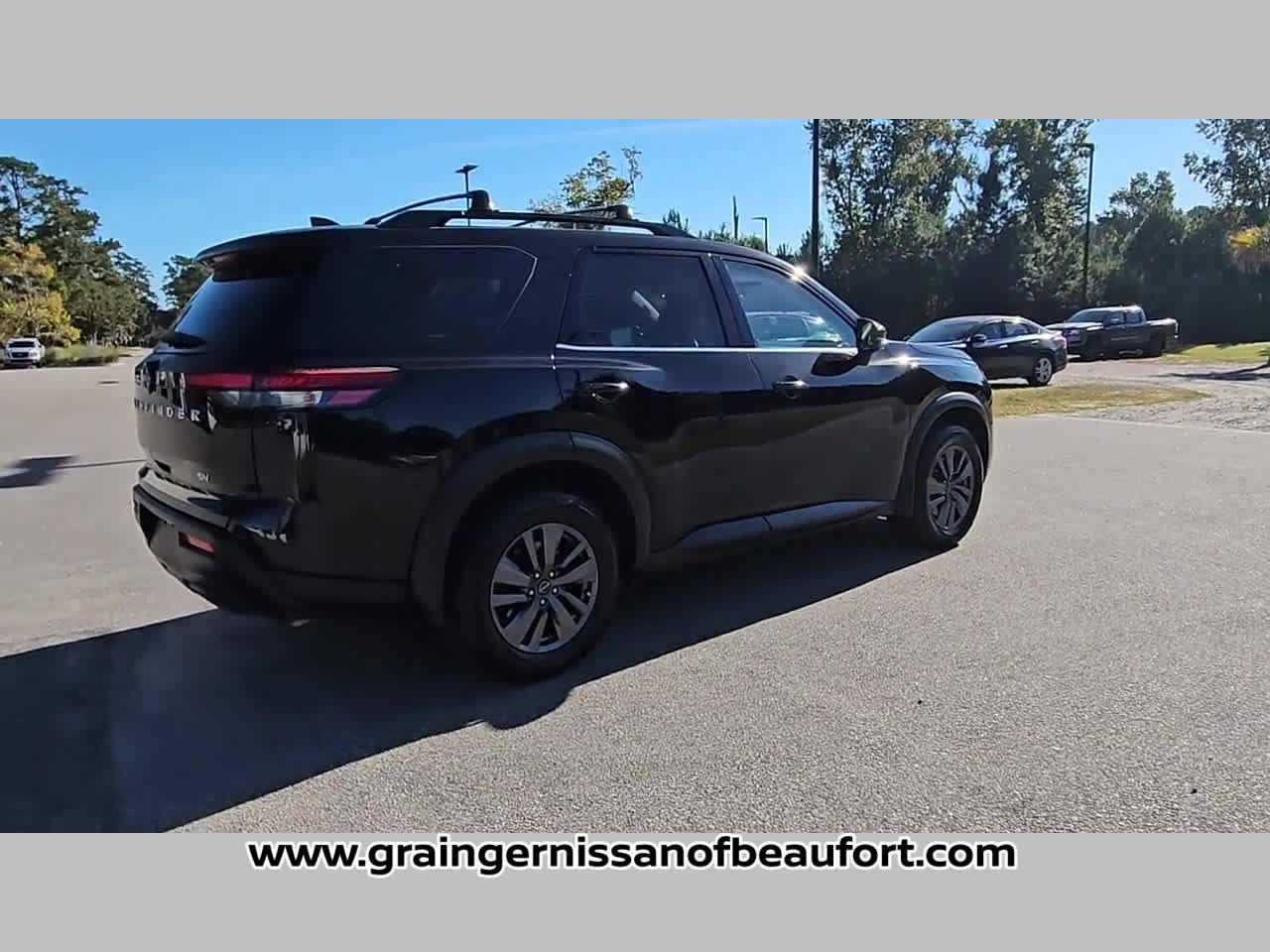 Used 2022 Nissan Pathfinder SV image 32