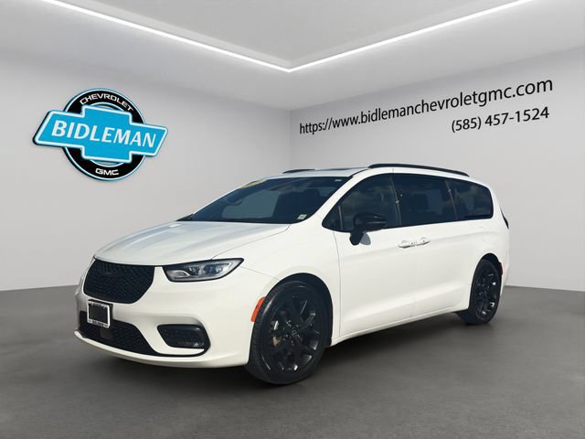 Used 2025 Chrysler Pacifica Limited FWD image 3