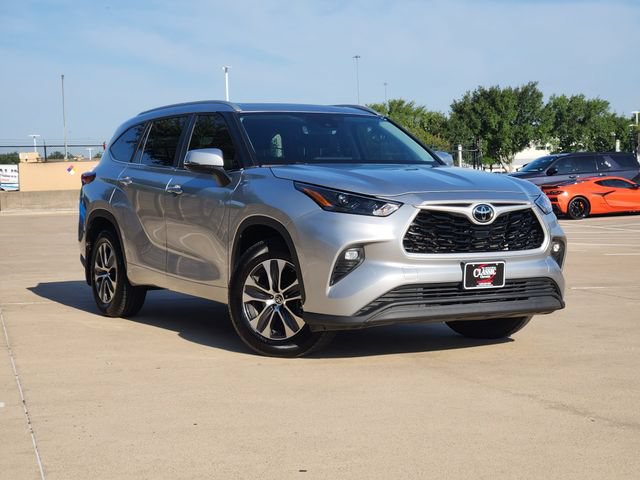 Used 2023 Toyota Highlander XLE FWD video 2