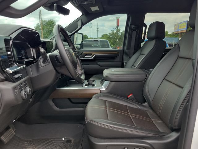 Used 2024 Chevrolet Silverado 2500 High Country w/ Technology Package AWD/4WD image 17