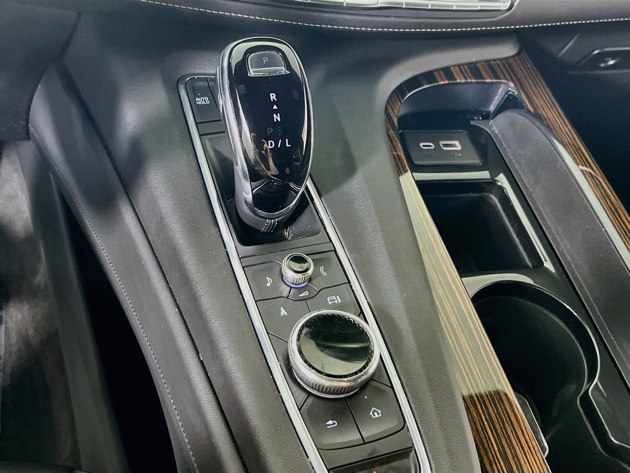 Used 2022 Cadillac Escalade Luxury w/ LPO, Illumination Package AWD/4WD image 17