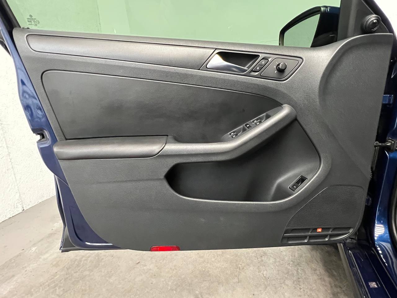 Used 2012 Volkswagen Jetta SE FWD image 7