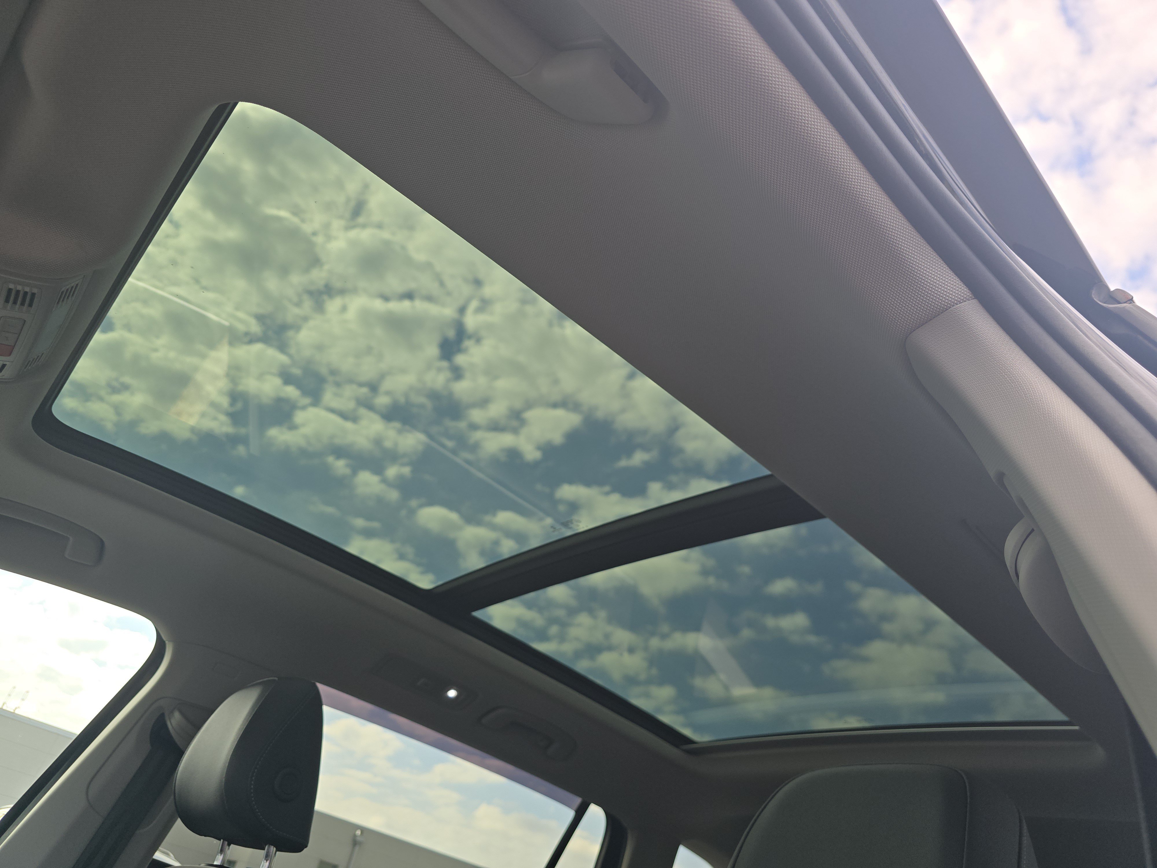 Used 2019 Volkswagen Tiguan SEL AWD/4WD image 9