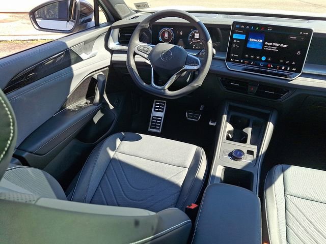Certified 2025 Volkswagen Tiguan SE R-Line AWD/4WD image 14