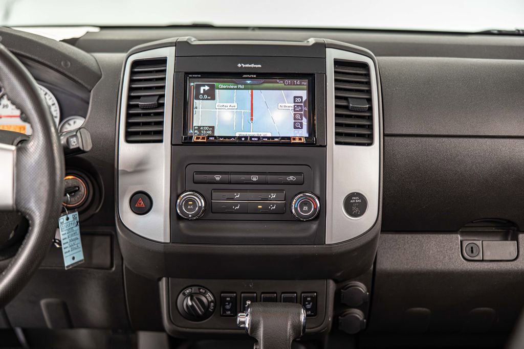 Used 2015 Nissan Xterra PRO-4X w/ Pro-4x Leather Package AWD/4WD image 36