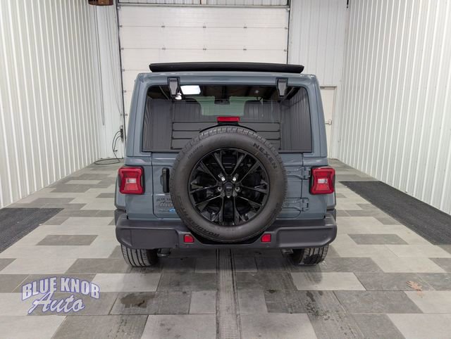 Used 2025 Jeep Wrangler Unlimited Sahara w/ Safety Group AWD/4WD image 3