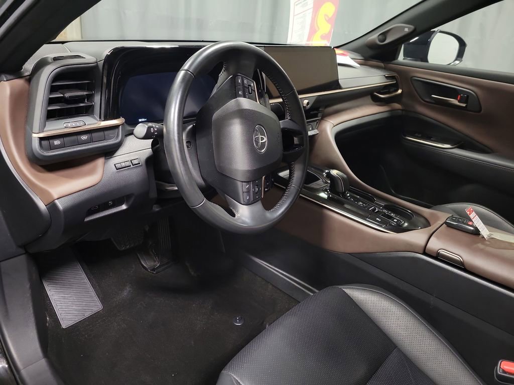 Used 2024 Toyota Crown AWD/4WD image 13