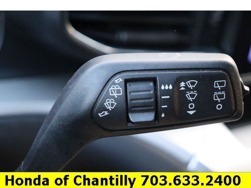 Used 2022 Ford Explorer XLT w/ Equipment Group 202A image 11