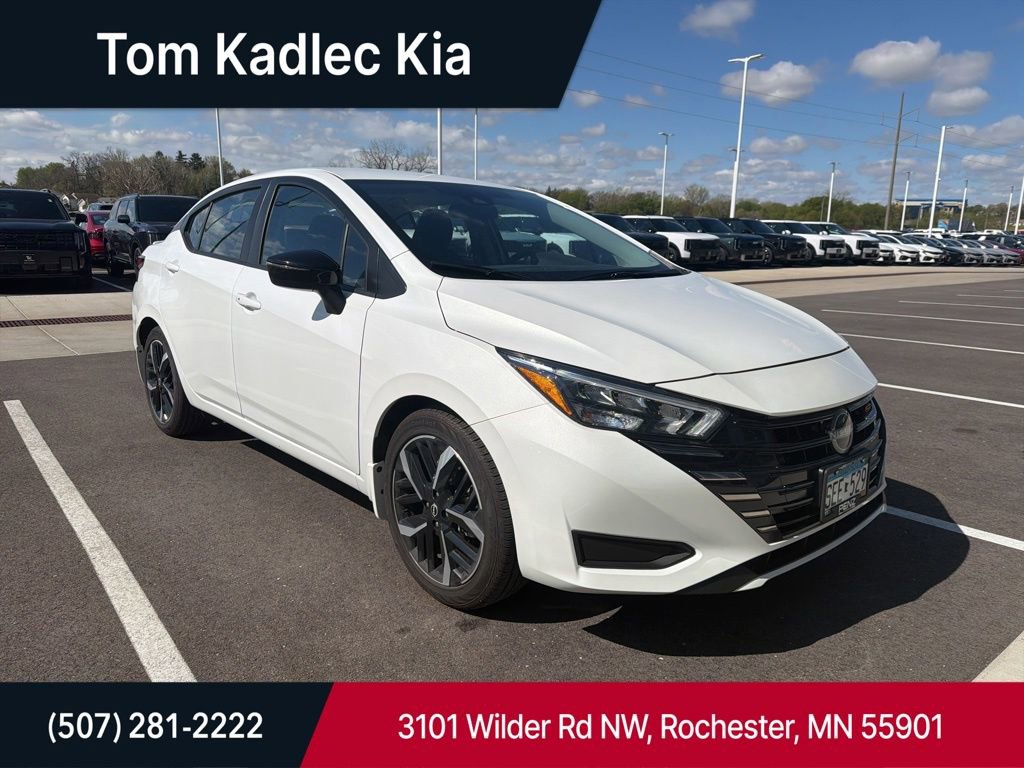 Used 2025 Nissan Versa SR w/ Trunk Package FWD image 1