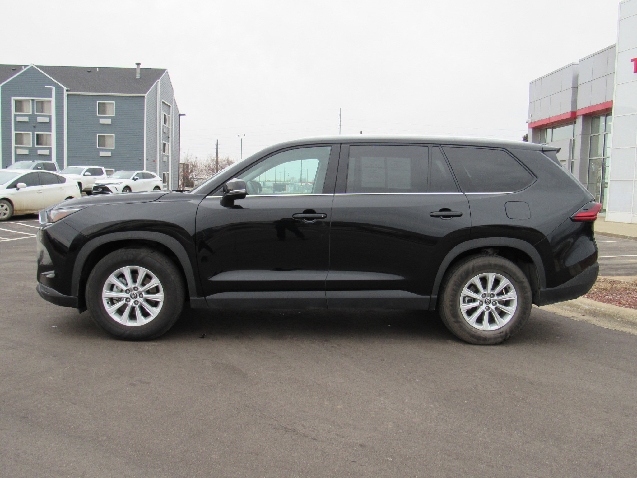 Used 2025 Toyota Grand Highlander XLE image 9