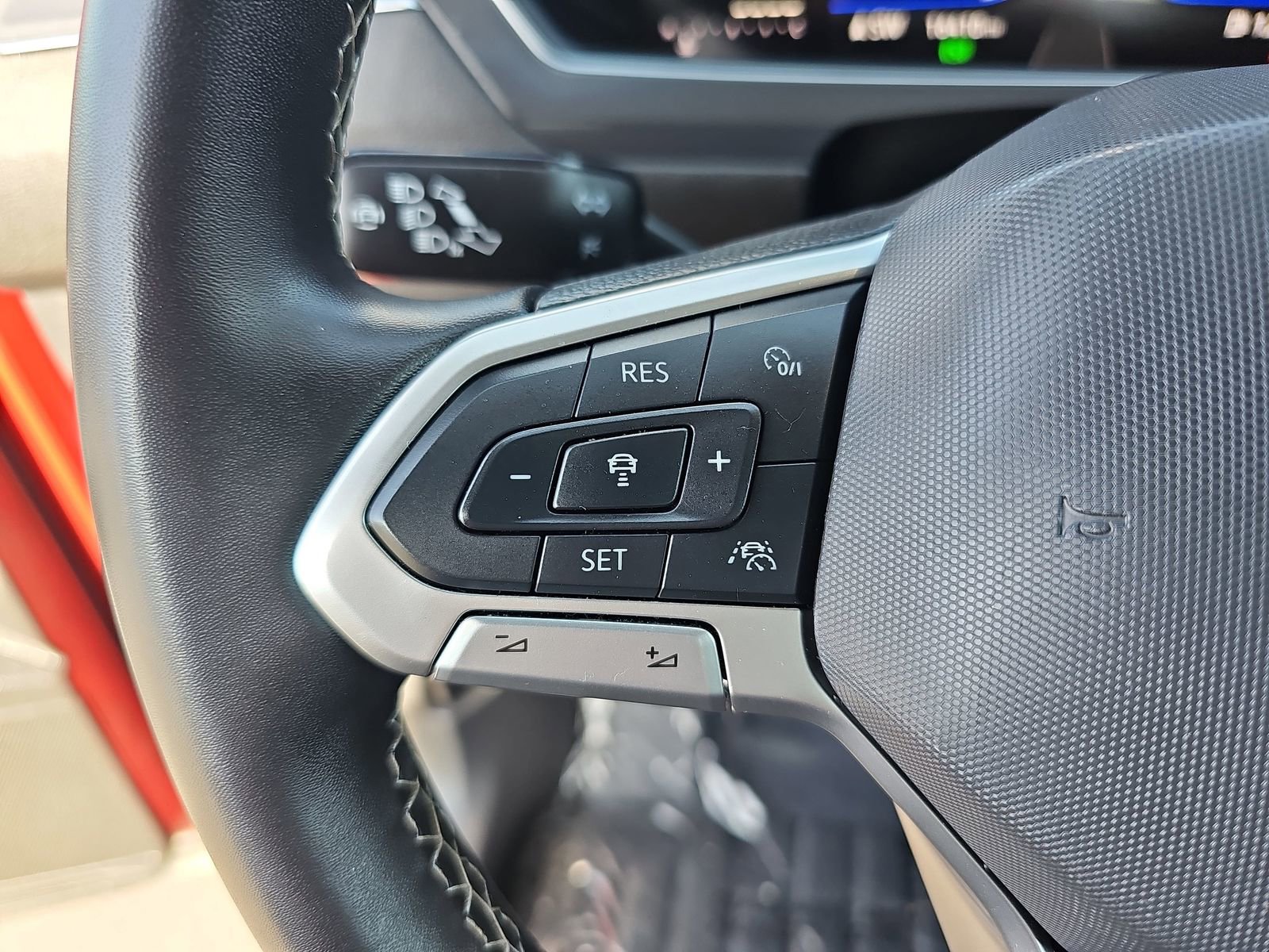 Used 2024 Volkswagen Tiguan SE w/ Panoramic Sunroof Package image 19