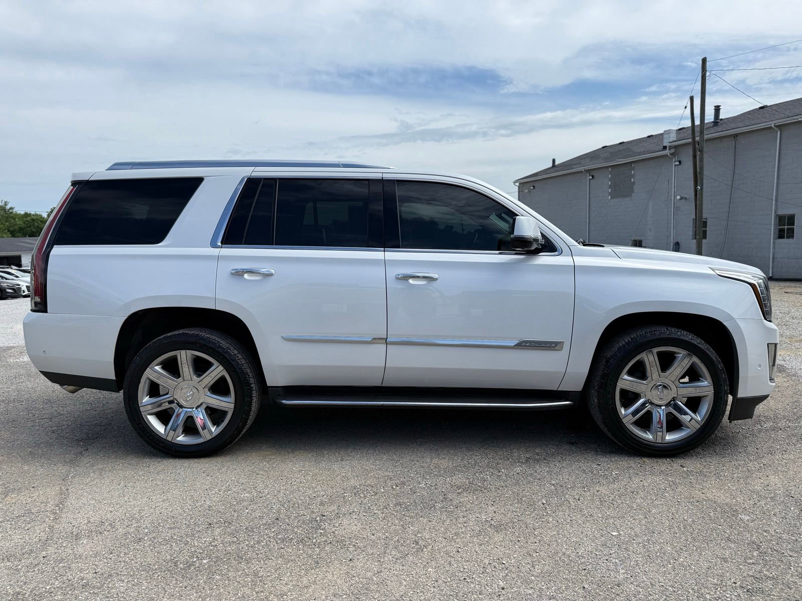 Used 2018 Cadillac Escalade Luxury AWD/4WD image 9