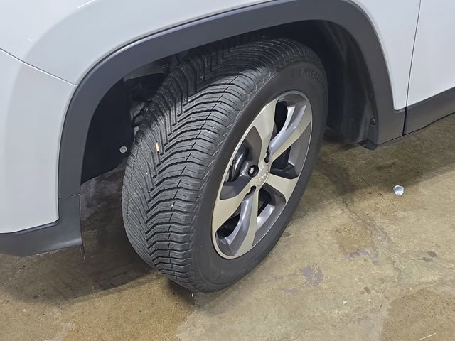 Used 2020 Jeep Cherokee Limited image 32