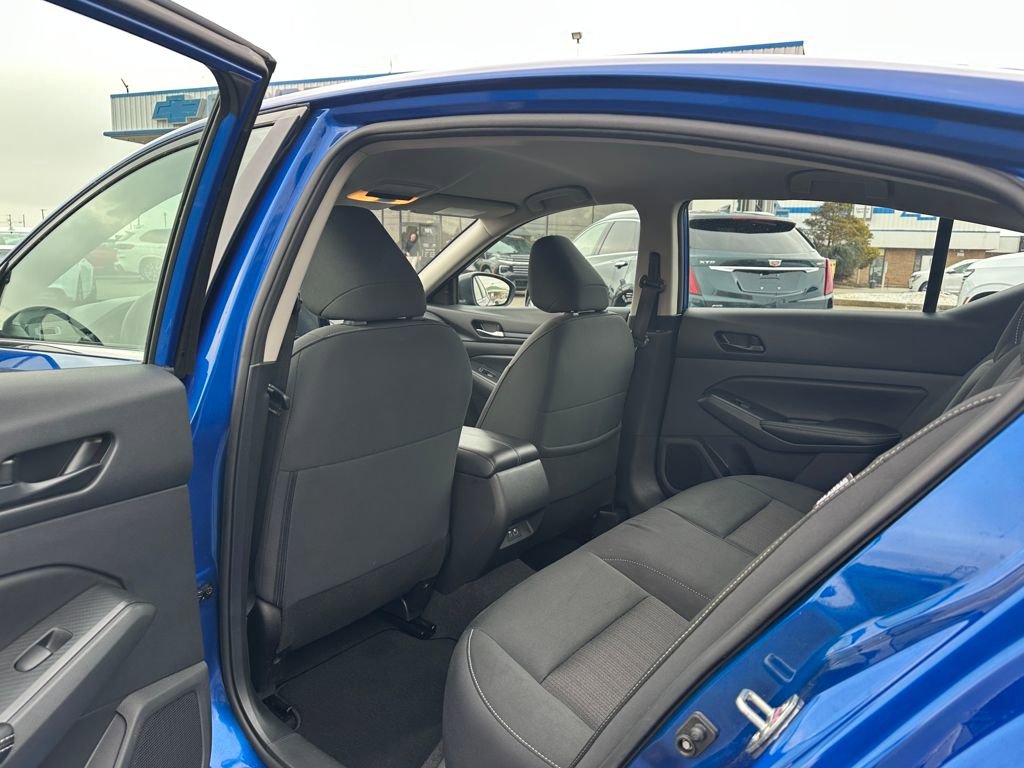 Used 2025 Nissan Altima 2.5 SV FWD image 10