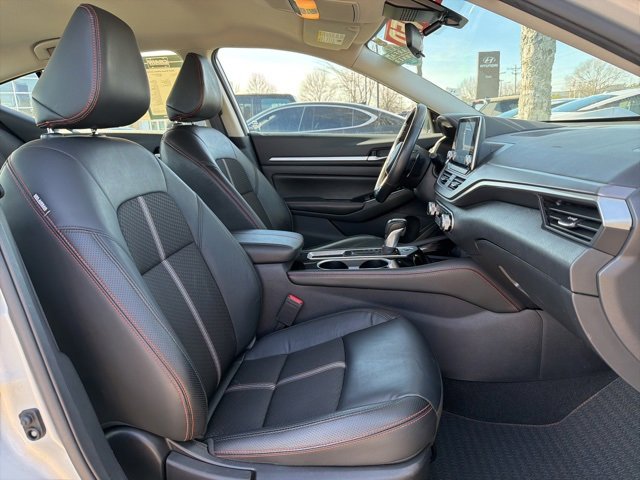 Used 2024 Nissan Altima 2.5 SR image 29