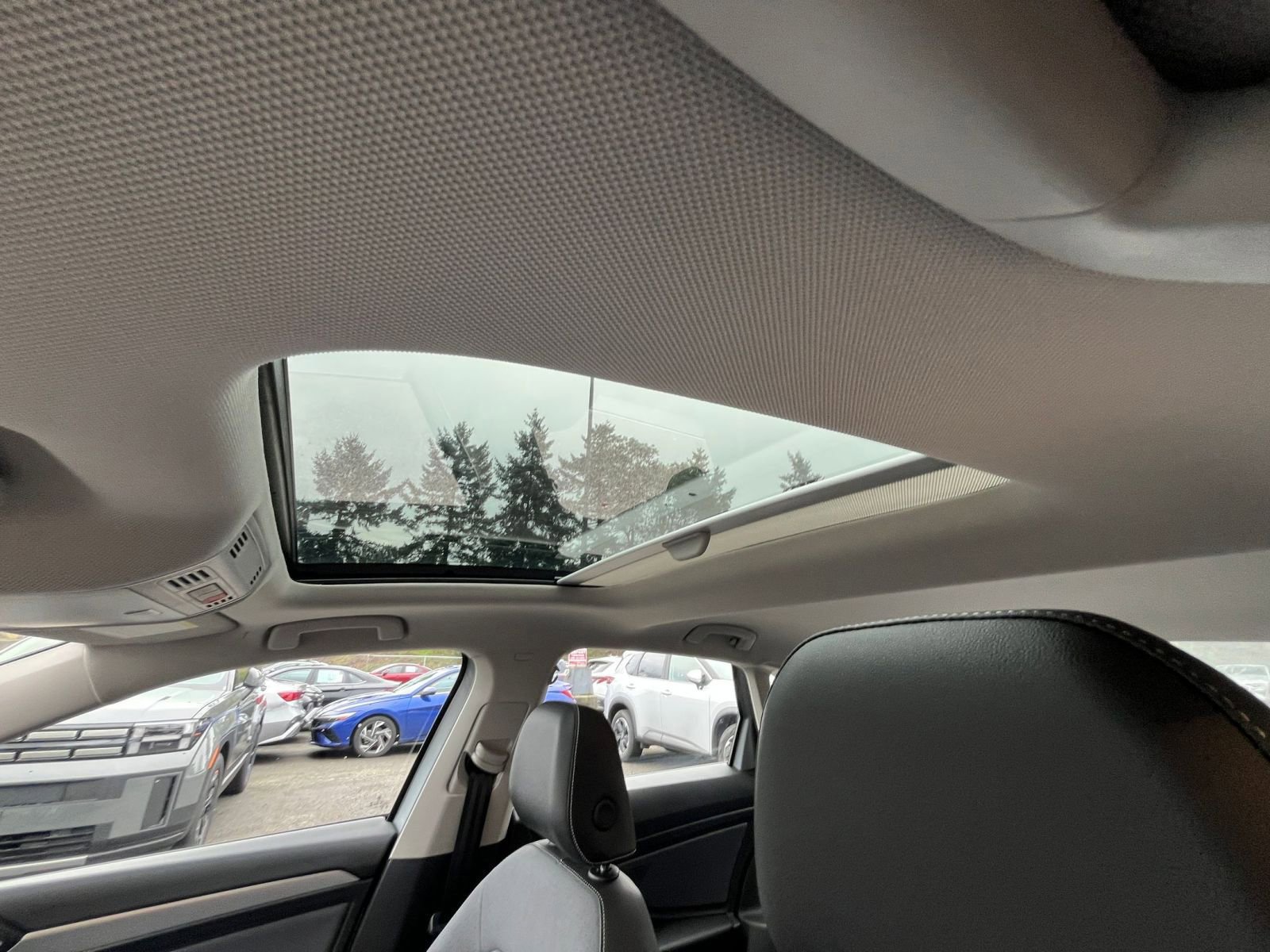 Used 2025 Volkswagen Jetta SE image 31