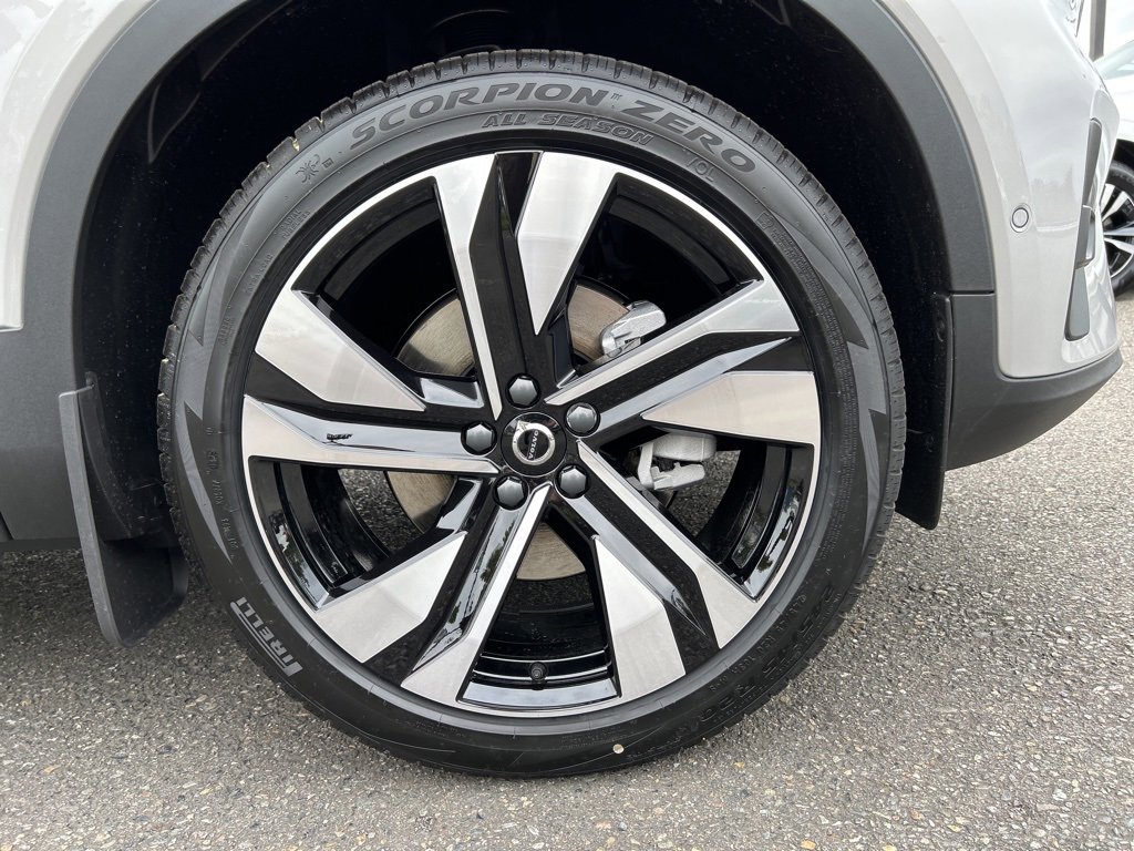 New 2025 Volvo XC40 B5 Ultra w/ Protection Package Premier image 10