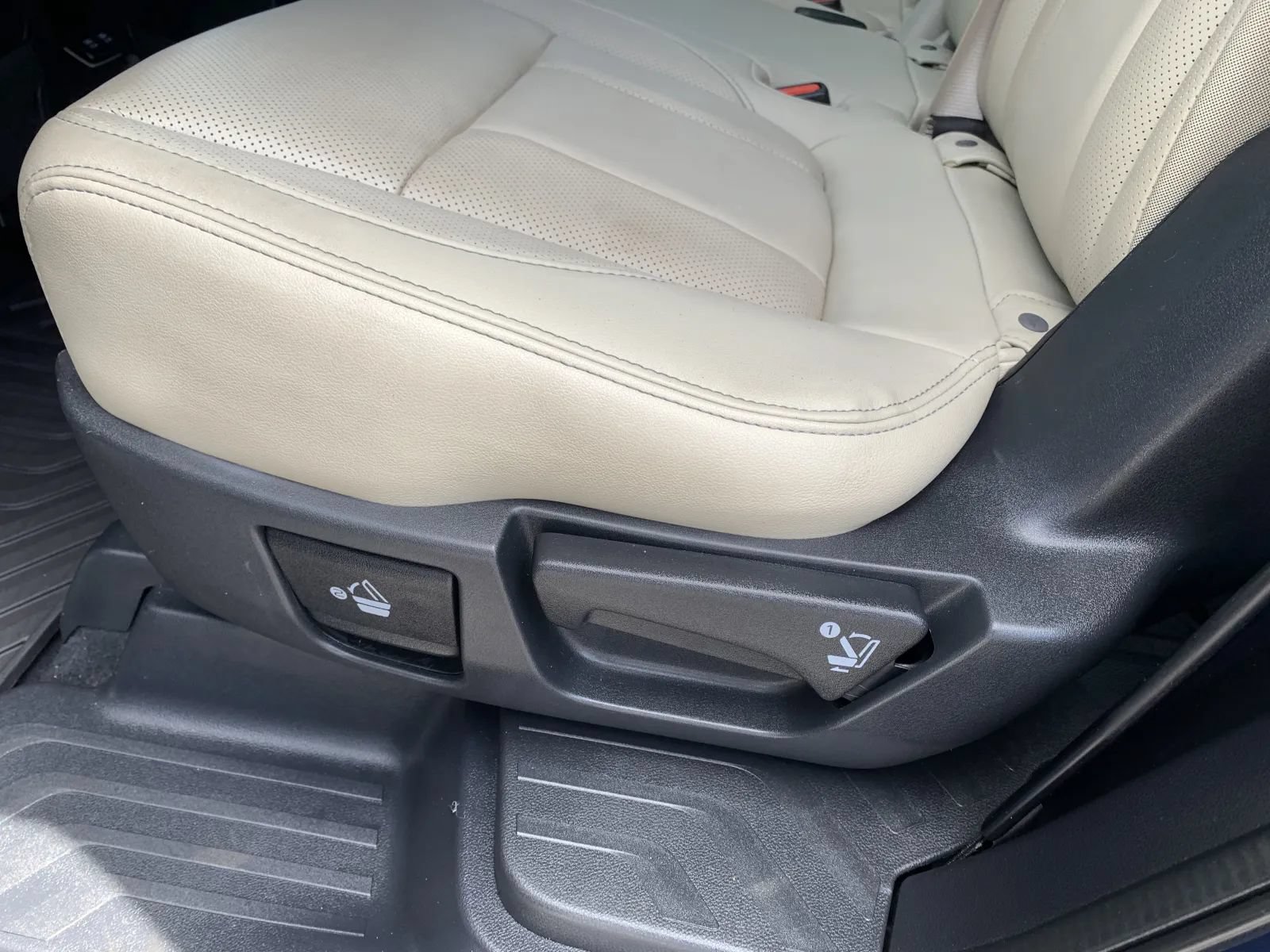 Used 2020 Subaru Ascent Limited w/ Technology Package AWD/4WD image 30