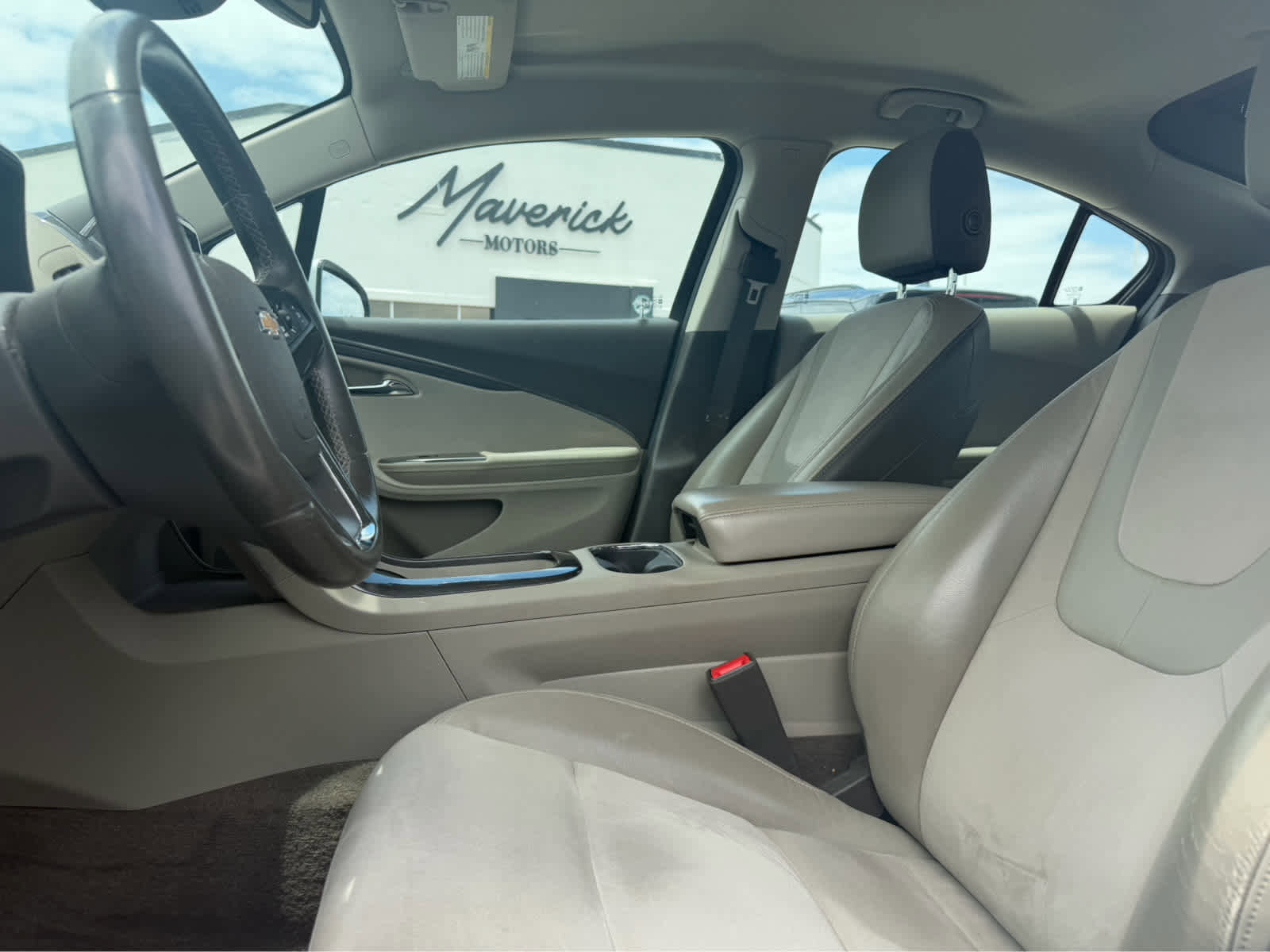 Used 2015 Chevrolet Volt Premium w/ Premium Trim Package FWD image 6