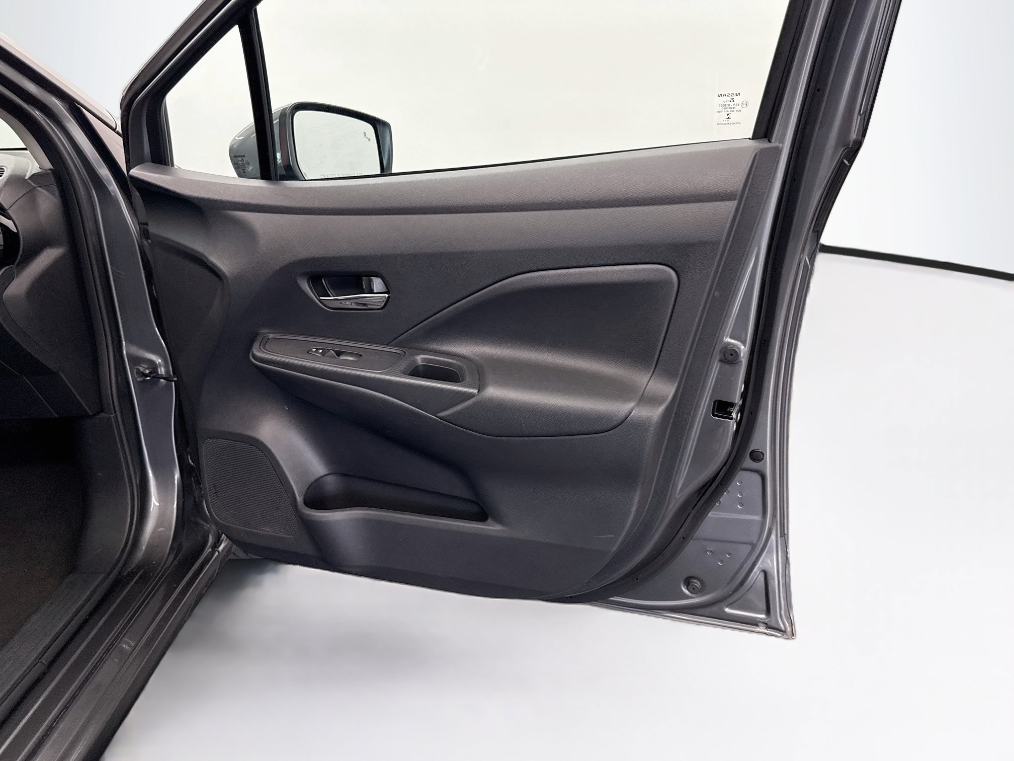 Used 2025 Nissan Versa SV FWD image 31