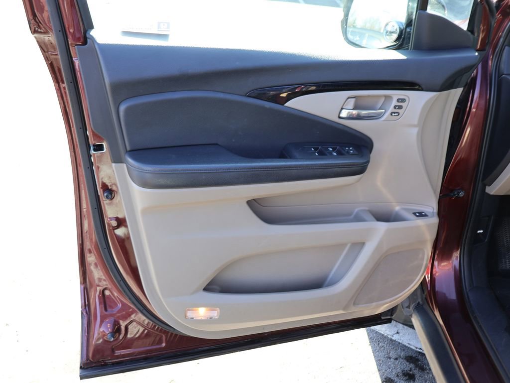 Used 2018 Honda Pilot Touring image 25