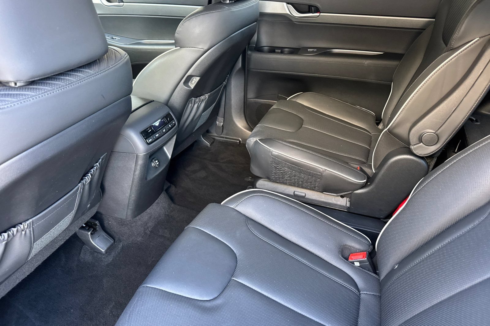 Used 2024 Hyundai Palisade SEL FWD image 13