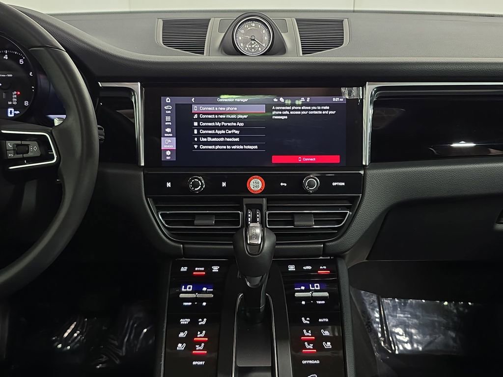 Certified 2025 Porsche Macan image 16