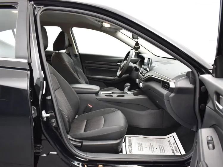 Used 2025 Nissan Altima 2.5 SV image 16