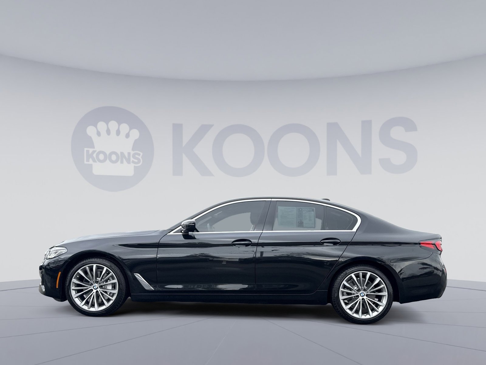 Used 2022 BMW 530i w/ Premium Package image 2