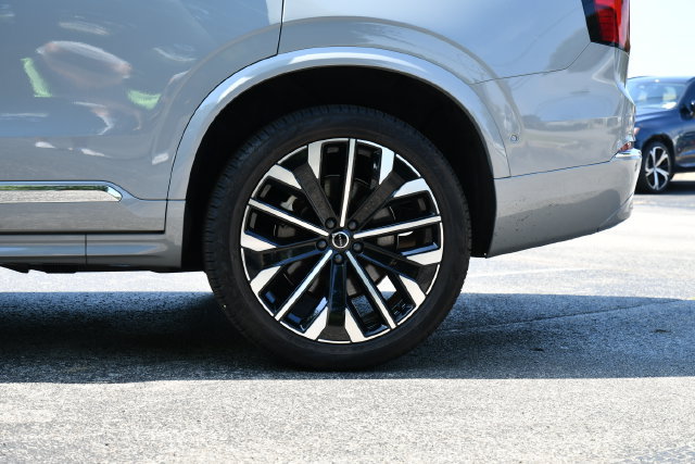 Certified 2026 Volvo XC90 B6 Plus AWD/4WD image 11