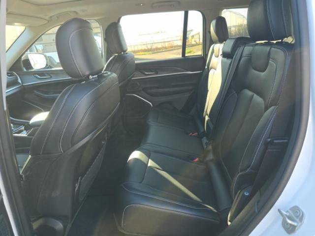 Used 2023 Jeep Grand Cherokee Limited AWD/4WD image 5