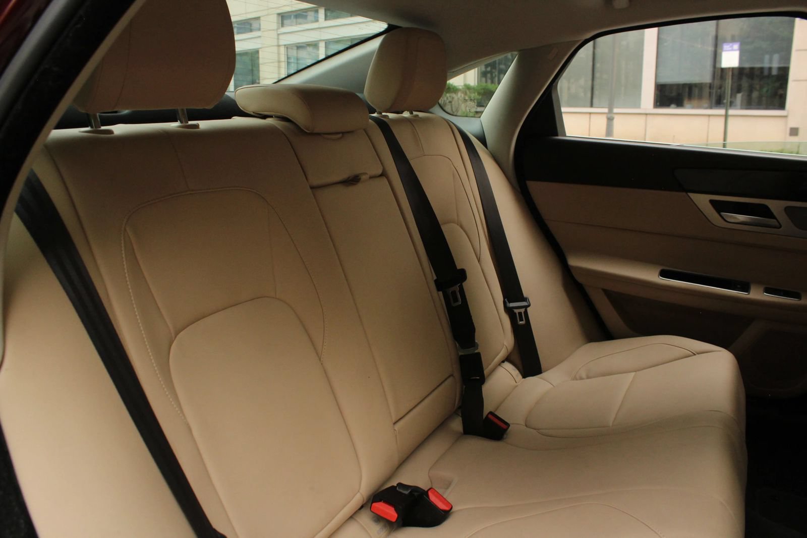 Used 2017 Jaguar XF Premium RWD image 21