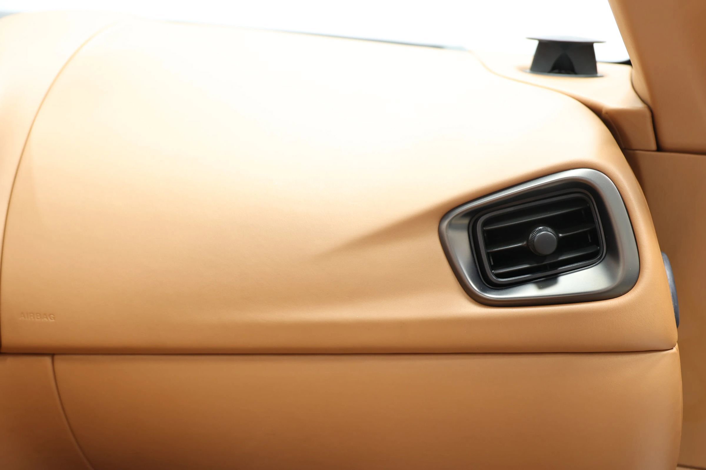 Used 2020 Aston Martin DB11 Volante image 82