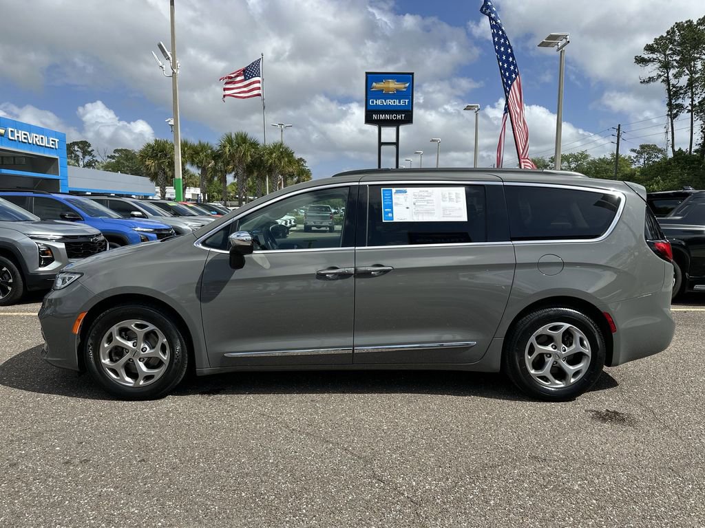 Used 2023 Chrysler Pacifica Limited FWD image 13