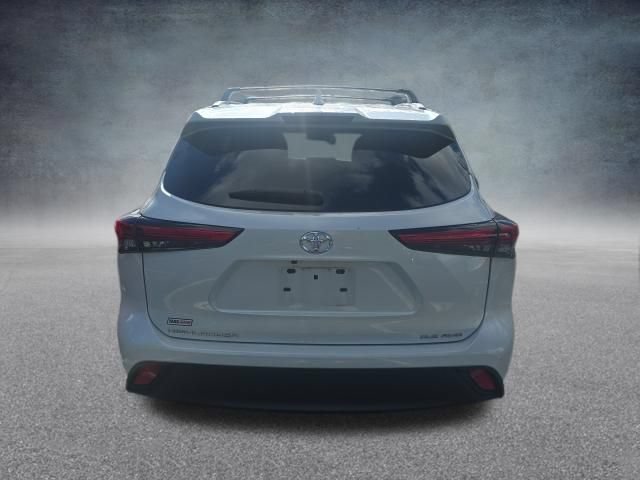 Used 2023 Toyota Highlander XLE AWD/4WD image 8