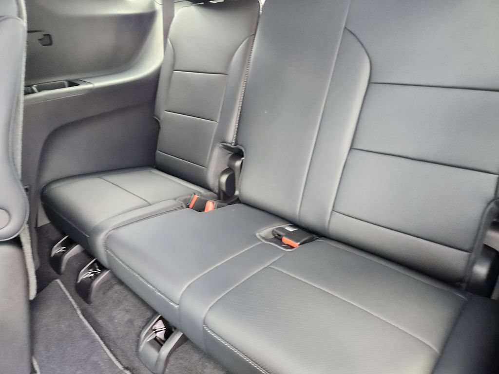 New 2027 Chevrolet Traverse LT w/ Midnight/Sport Edition AWD/4WD image 11