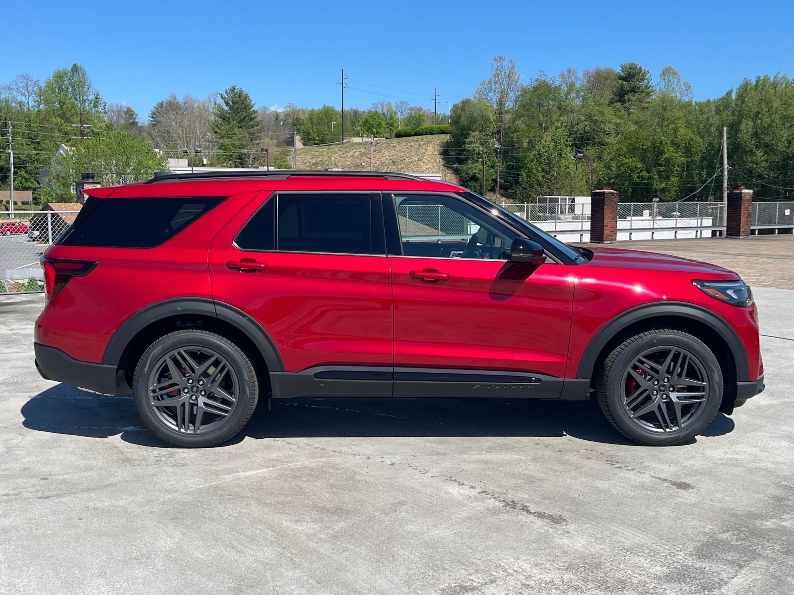 New 2026 Ford Explorer ST-Line AWD/4WD image 2
