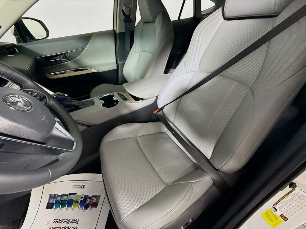Used 2024 Toyota Venza Limited image 19