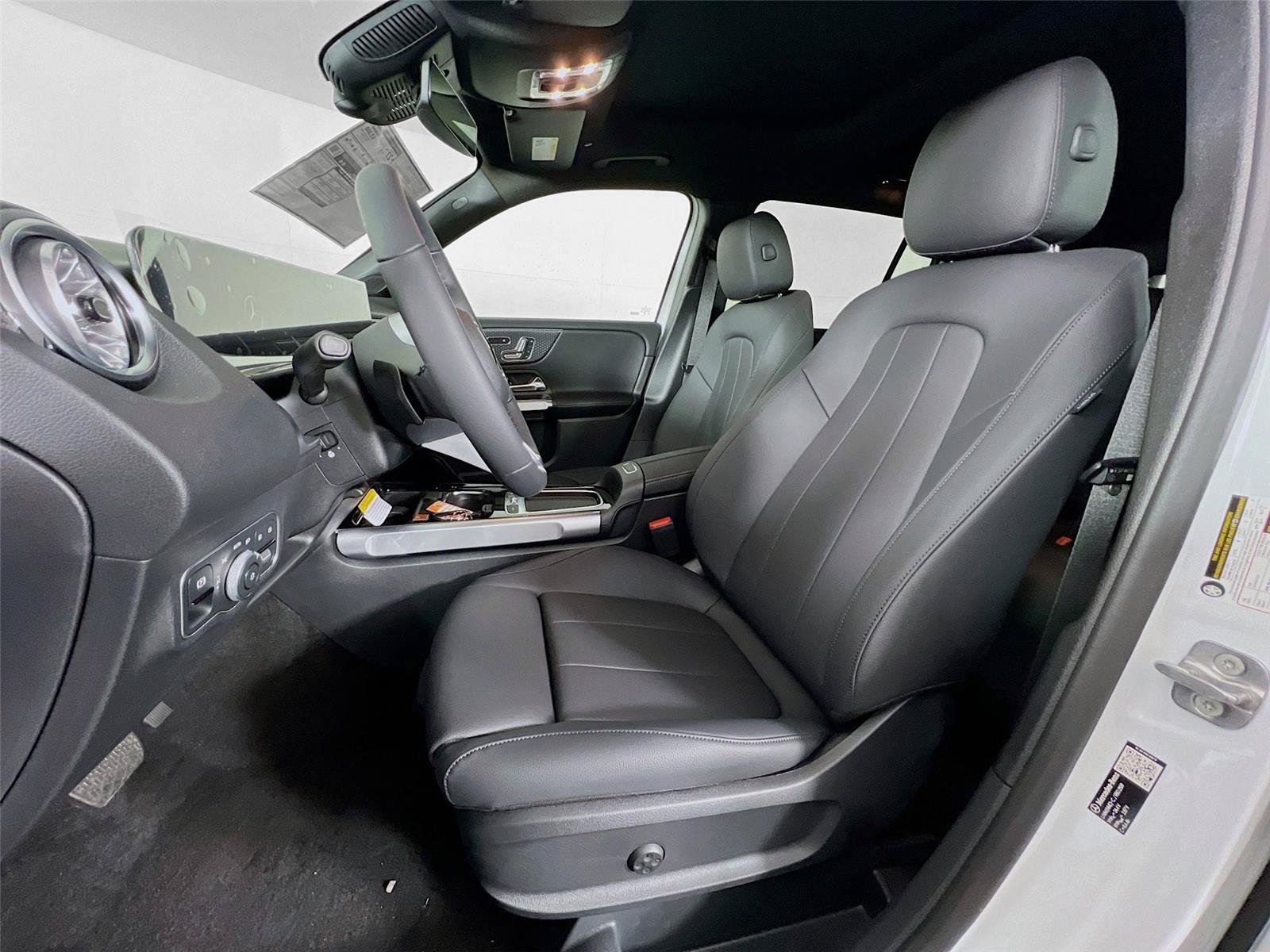 Used 2026 Mercedes-Benz GLB 250 4MATIC image 18